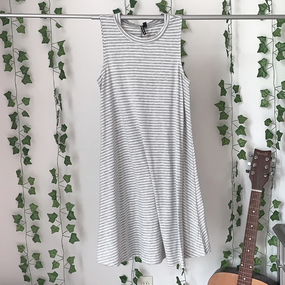 Sleeveless dress